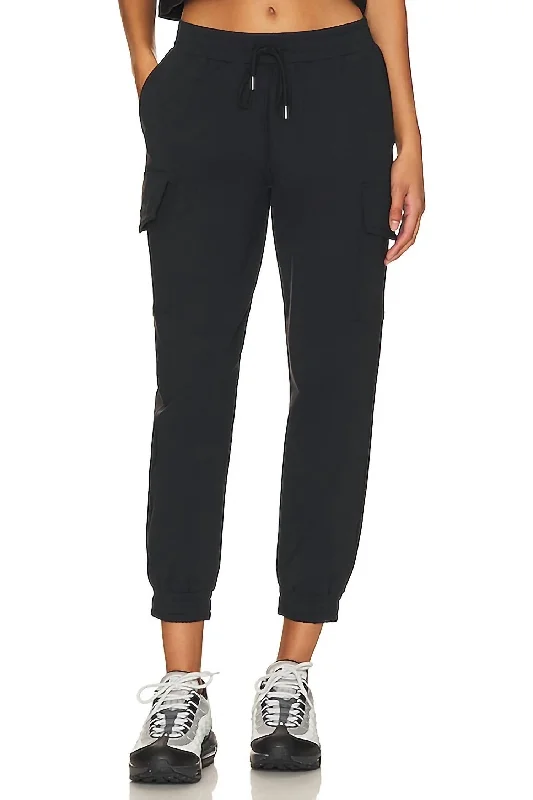 Women's Elegant Garments Supplex Cargo Pants In Black